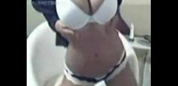  Chica baila y desnuda en webcam